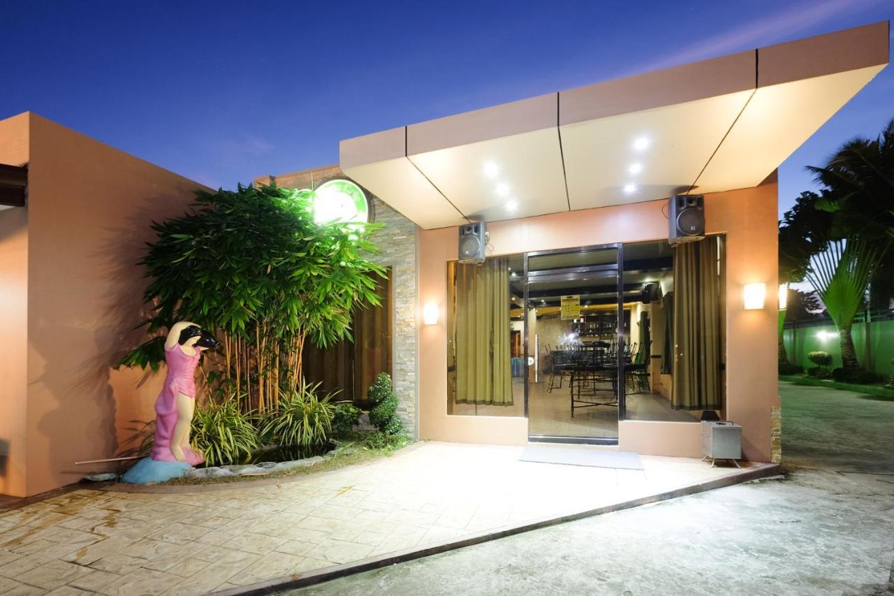 Japi Hotel - Main Cauayan City  Exterior photo